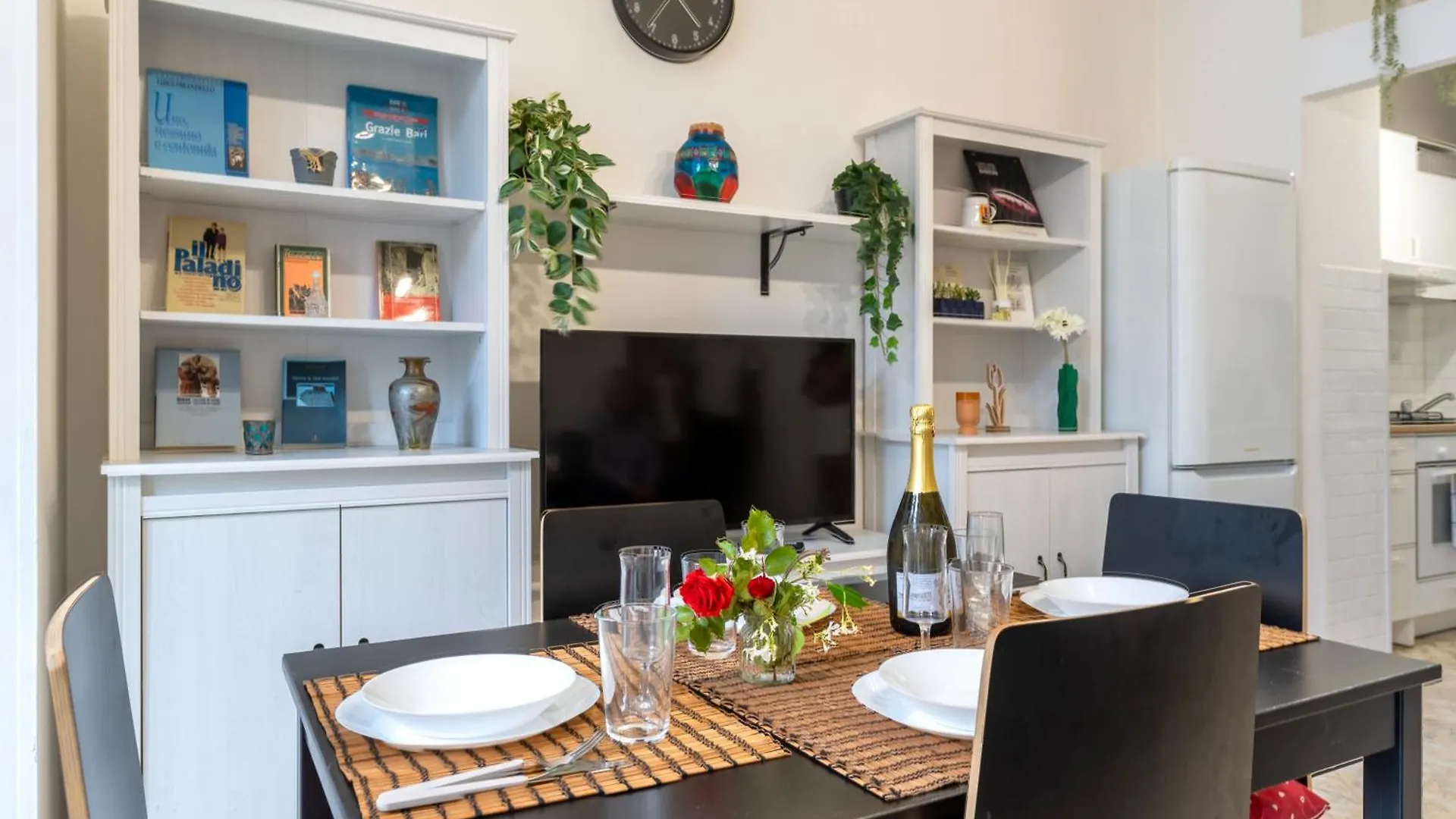 Jasmine Apartment - Relax And Comfort In Bari 0*,  Italy